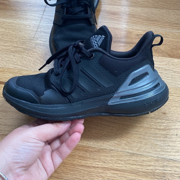 Adidas Bounce boy sneakers. Size 13K. Excellent condition! - Picture 4 of 7